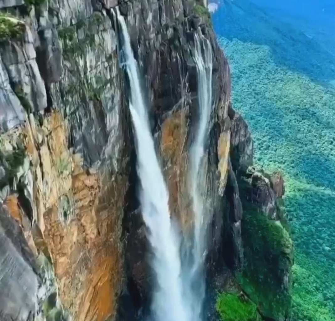 Водопад Анхель находится в национальном парке Канайма, Венесуэлла