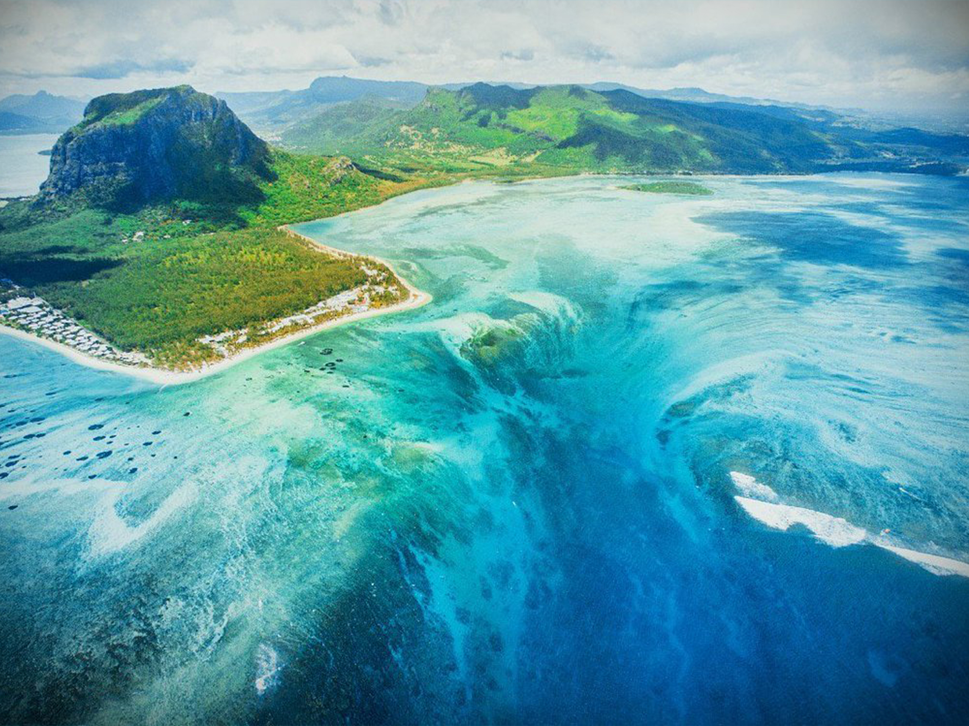 Маврикий, подводный водопад Ле-Морн-Брабан