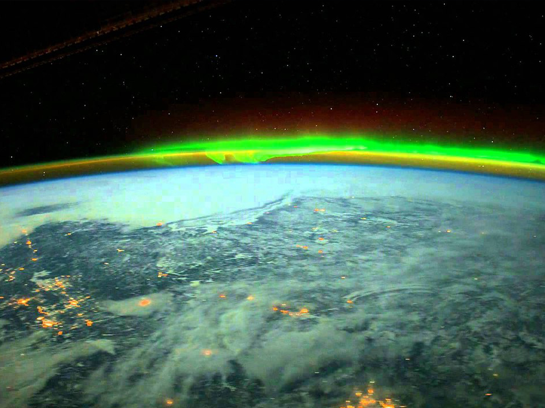Северное сияние из космоса удалось снять Международной космической станции