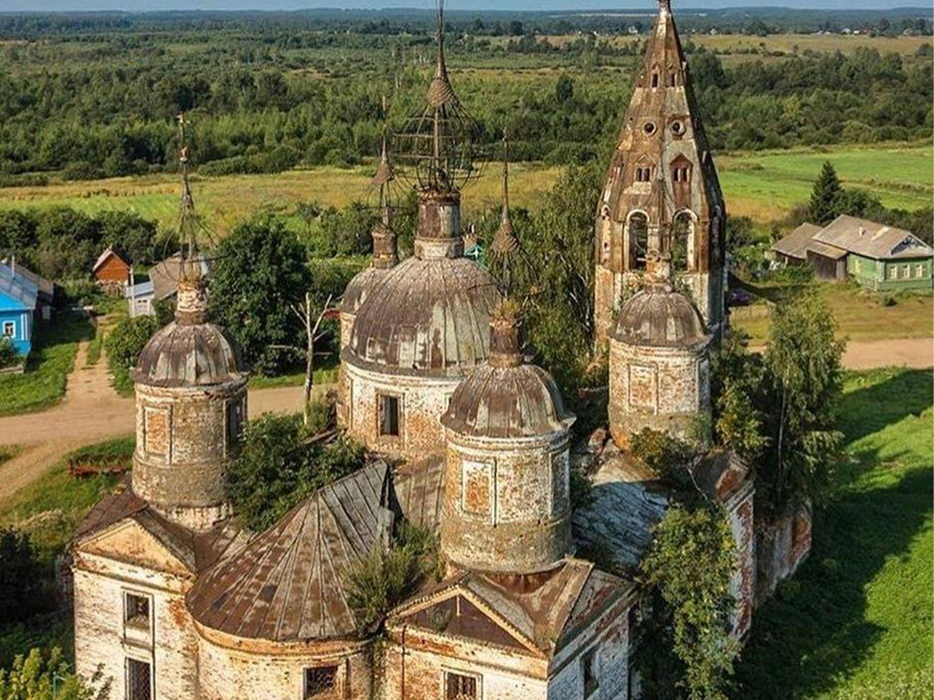 Церковь в селе. Село остров Ярославская область. Заброшенный храм в селе остров, Ярославская область.. Церковь в селе остров Ярославской области. Церковь на острове Ярославская область.