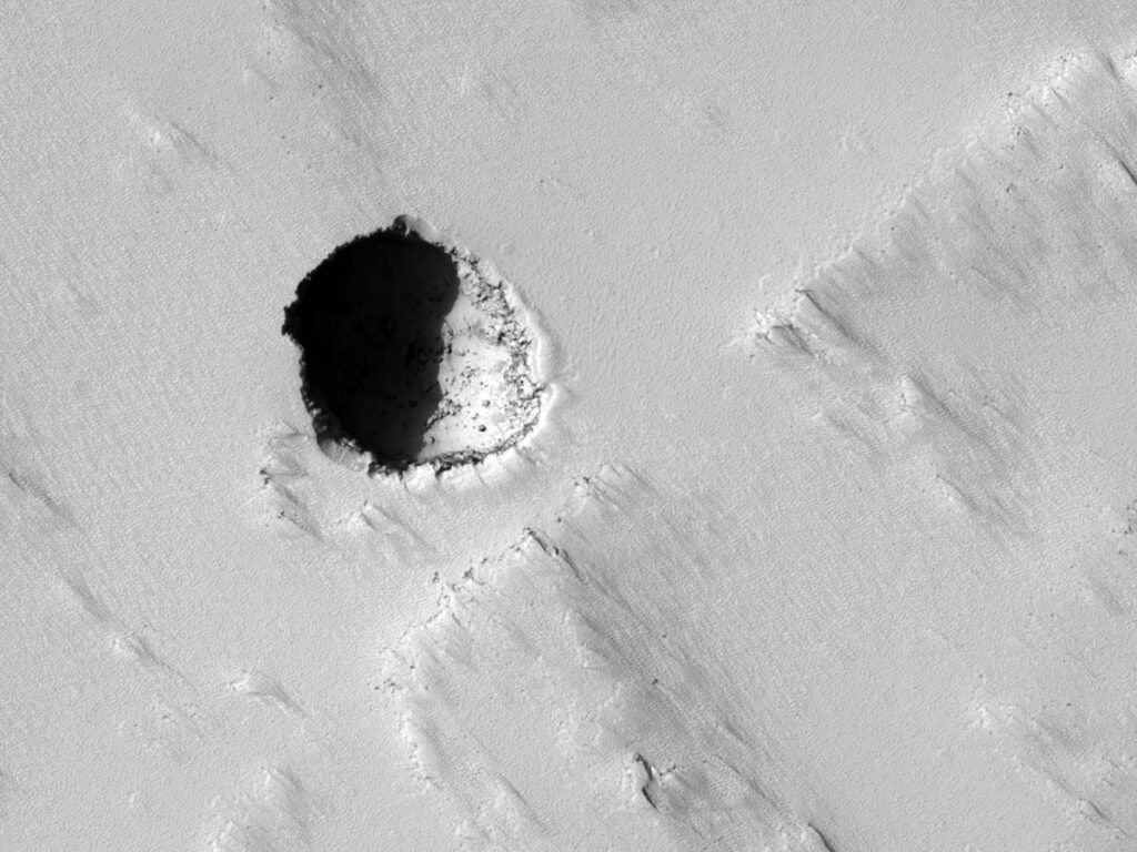 На Марсе найдены пещеры подходящие для жизни будущих колонистов