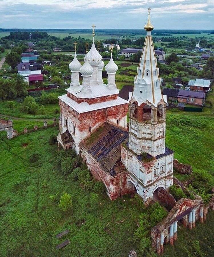 Развалины Покровской церкви в селе Дунилово