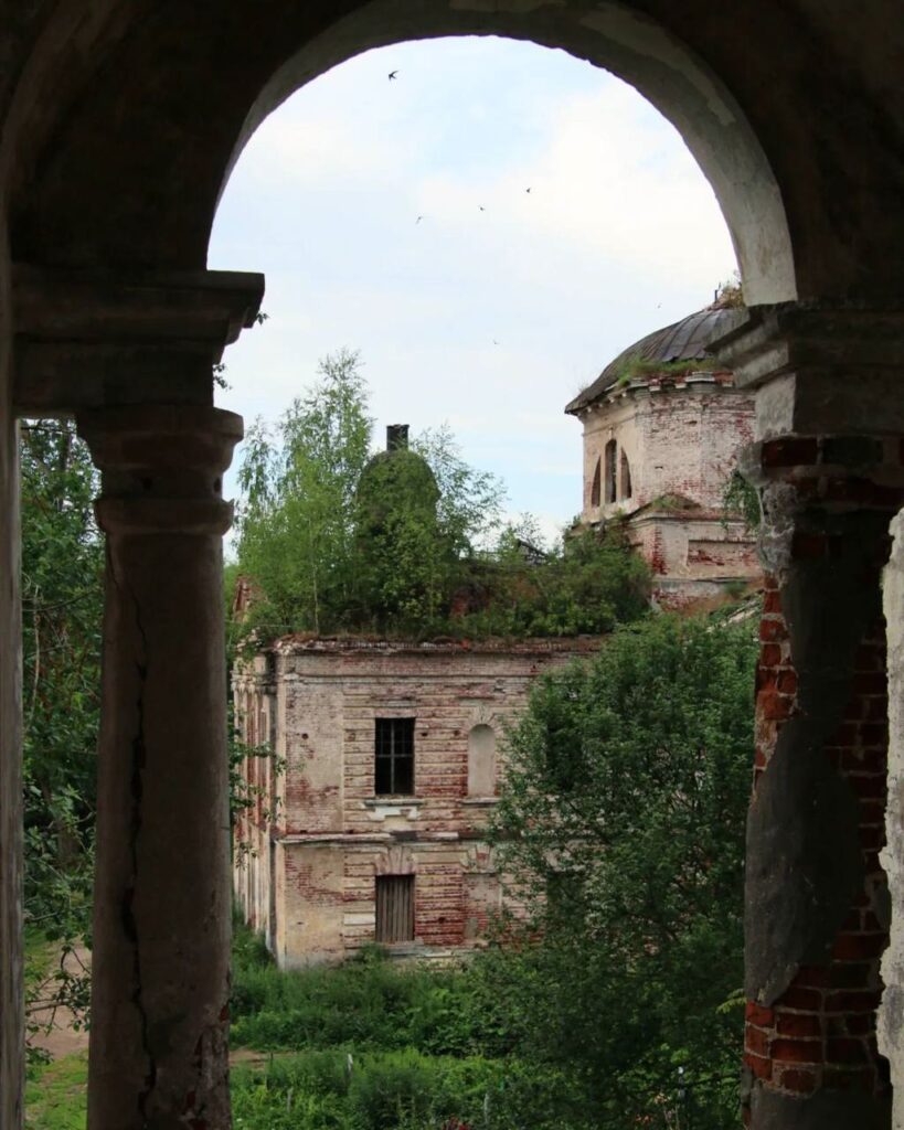 Заброшенный храм Смоленский - село Алабузино