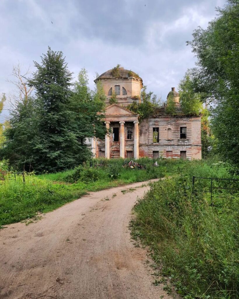 Заброшенный храм Смоленский - село Алабузино