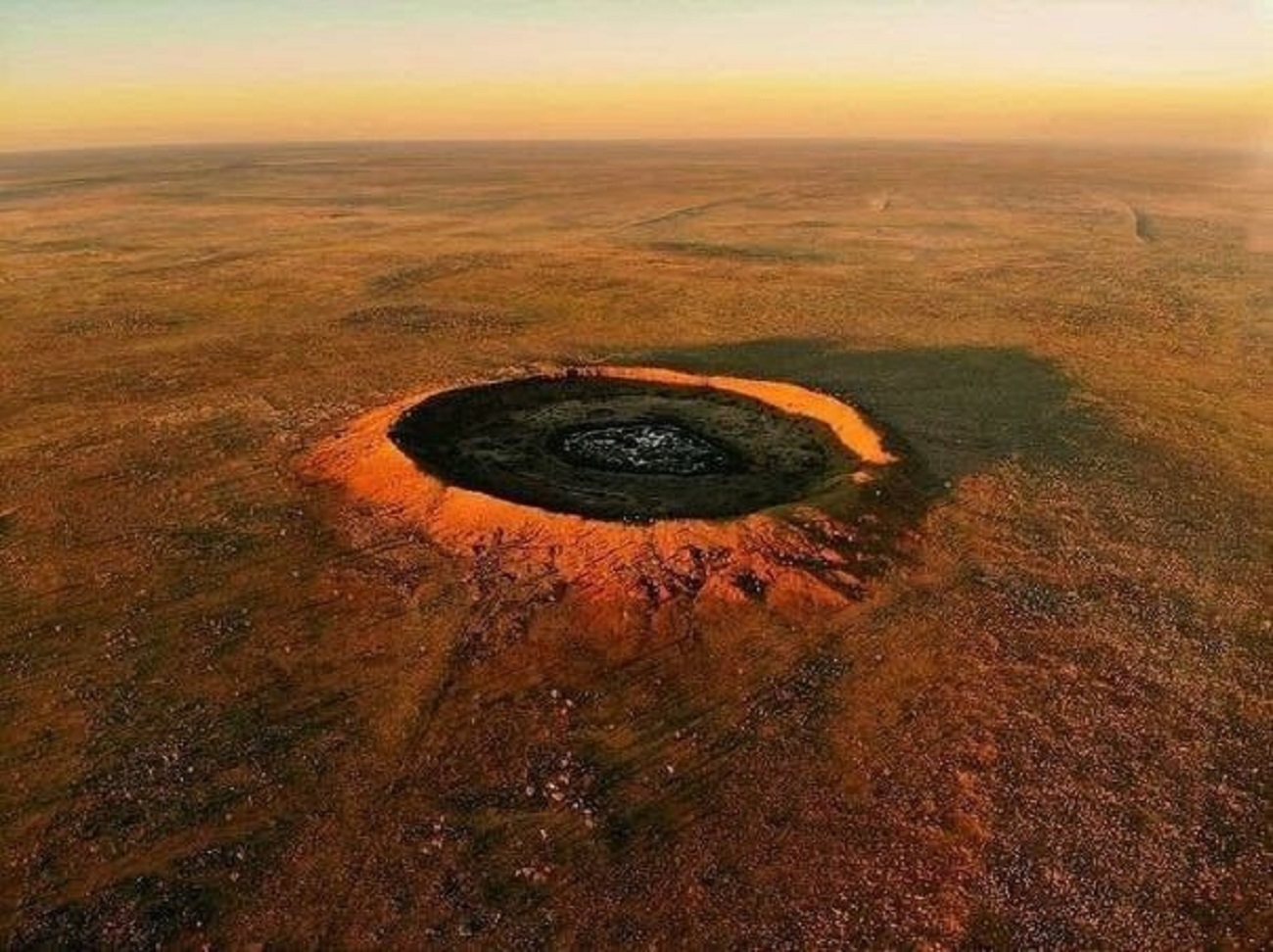 Кратер Вулф-Крик (Wolfe Creek Crater)