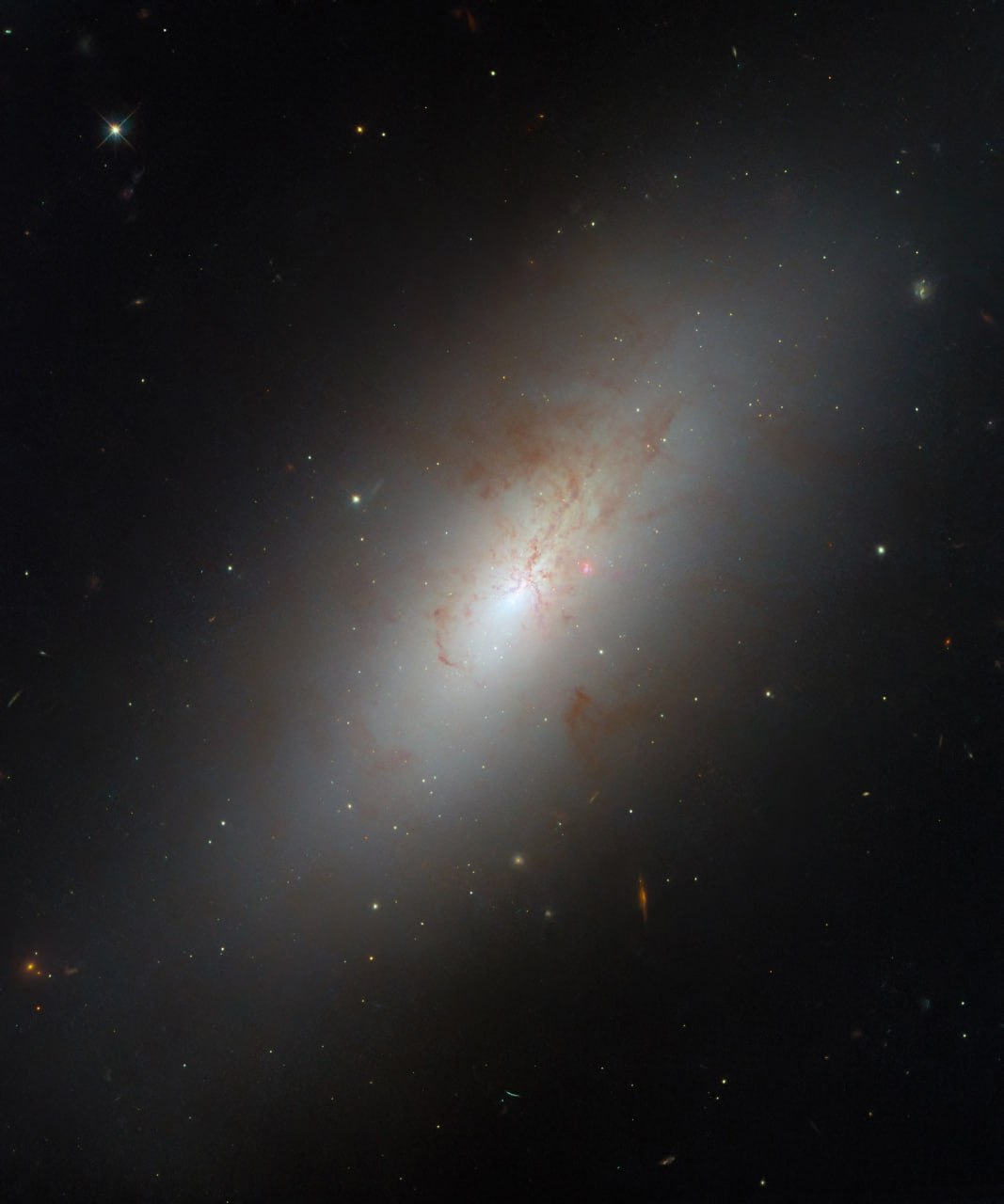 Линзовидная галактика NGC 4694