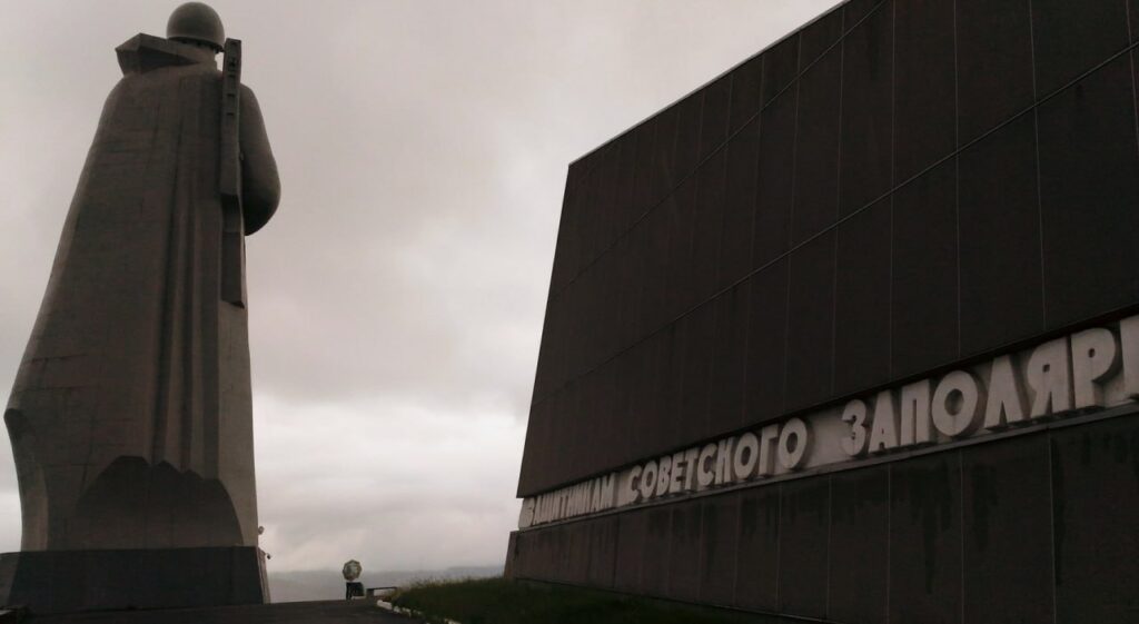 Мемориал «Защитникам Советского Заполярья» – «Алёша» над Мурманском